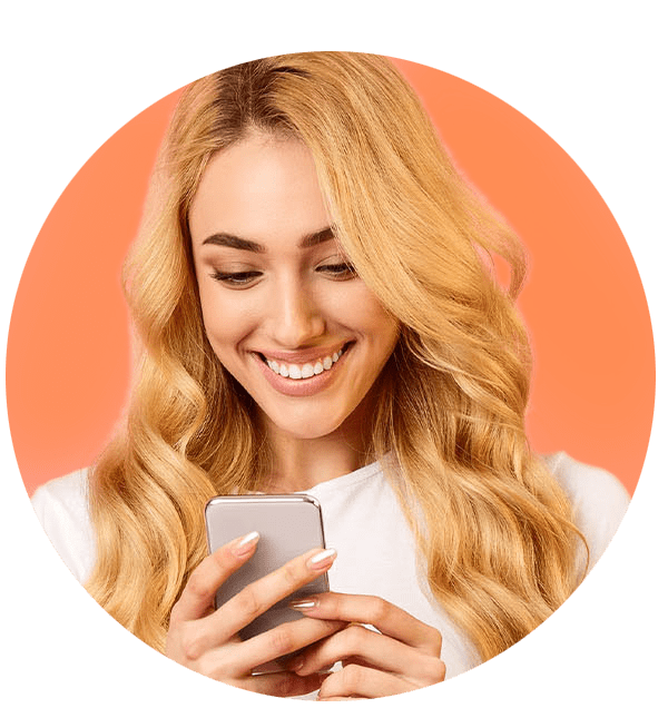 woman_smiling_texting