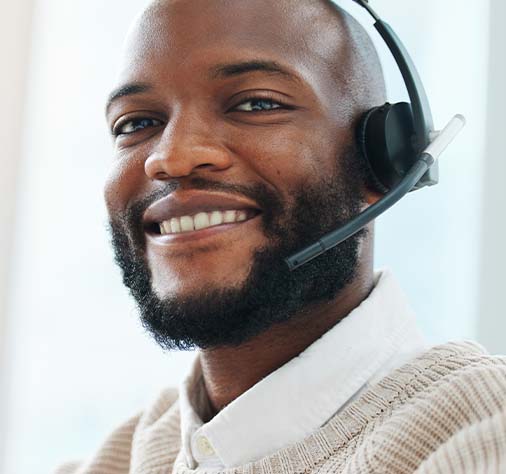 smiling_man_customer_service